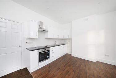 2 bed flat, Dayton Grove, Peckham, London, SE152NX - Image 4